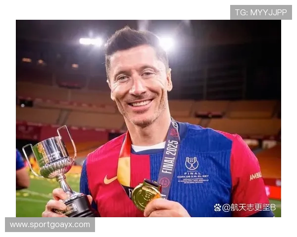 莱万忆哈维执教岁月：巴萨锋线的蜕变