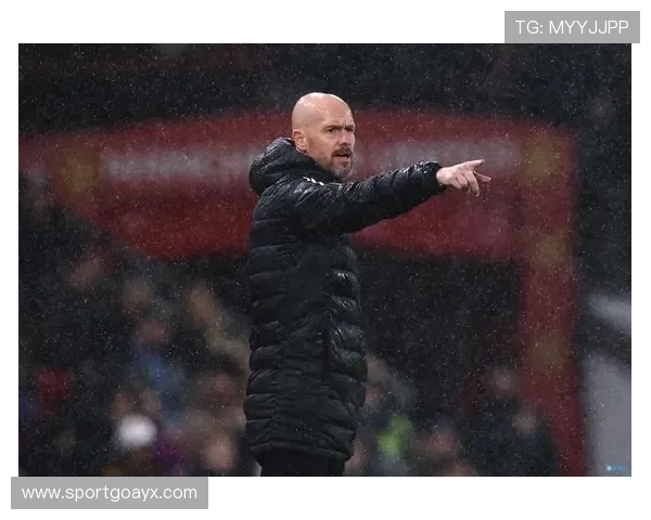 滕哈赫战术调整:中锋使用引热议 滕哈赫战术调整:中锋使用引热议